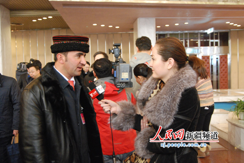 政協委員接受媒體采訪