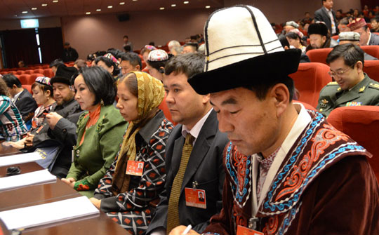 新疆人大代表暢談建設絲綢之路經濟帶