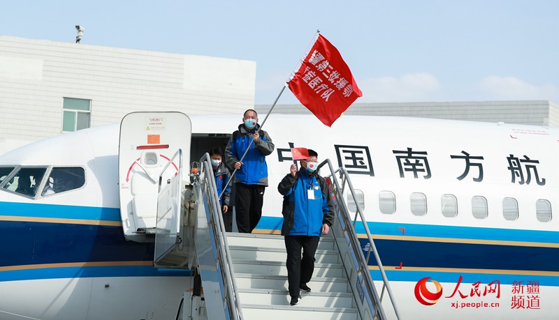 新疆支援湖北醫療隊最后一批隊員平安歸來。張思維 攝