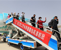 職工療休養援疆包機首航團抵阿   “我愛浙疆”之“詩畫浙疆”百團萬人游——職工療休養援疆包機首航團抵阿。