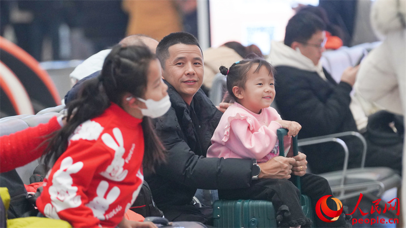 烏魯木齊暖心春運 旅客踏上歡喜回家路