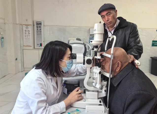 喀什96歲老人重啟“清晰視界”