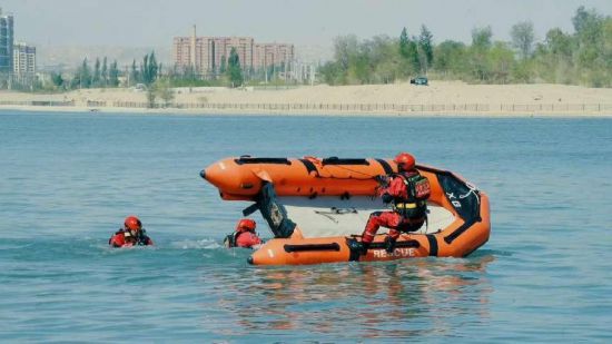 圖為巴音郭楞蒙古自治州消防救援支隊水域救援專業隊開展訓練。馬天浩供圖